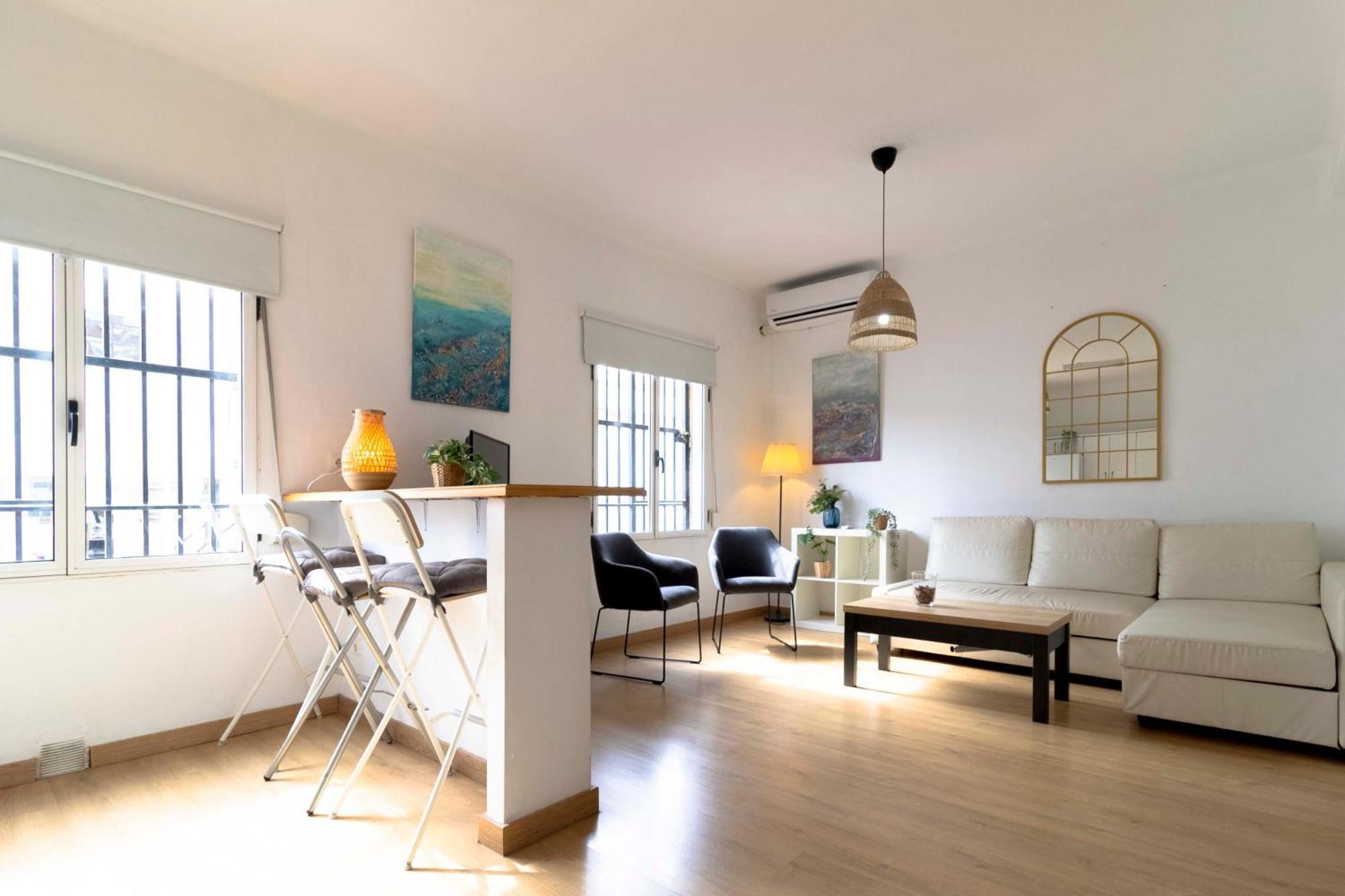 Apartamentos Los Remedios Севилья Экстерьер фото