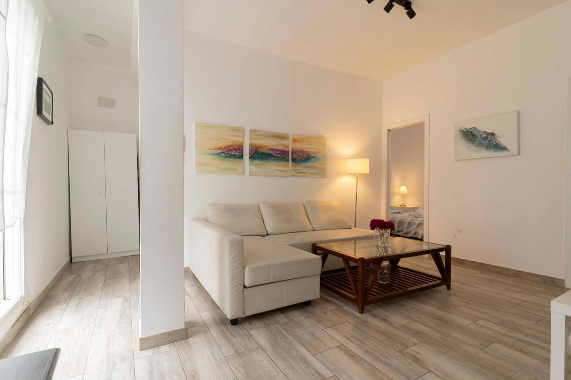 Apartamentos Los Remedios Севилья Экстерьер фото