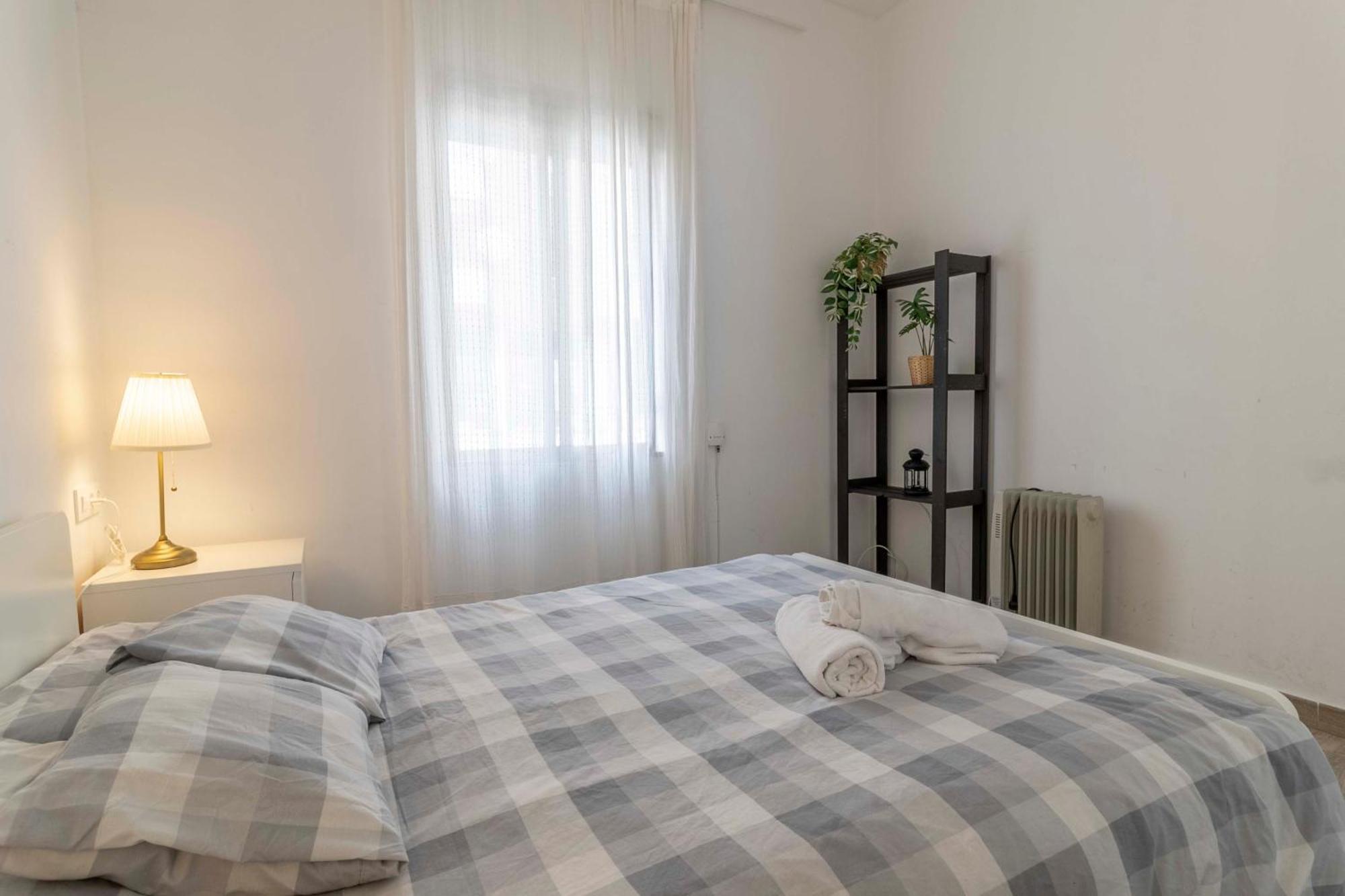 Apartamentos Los Remedios Севилья Экстерьер фото