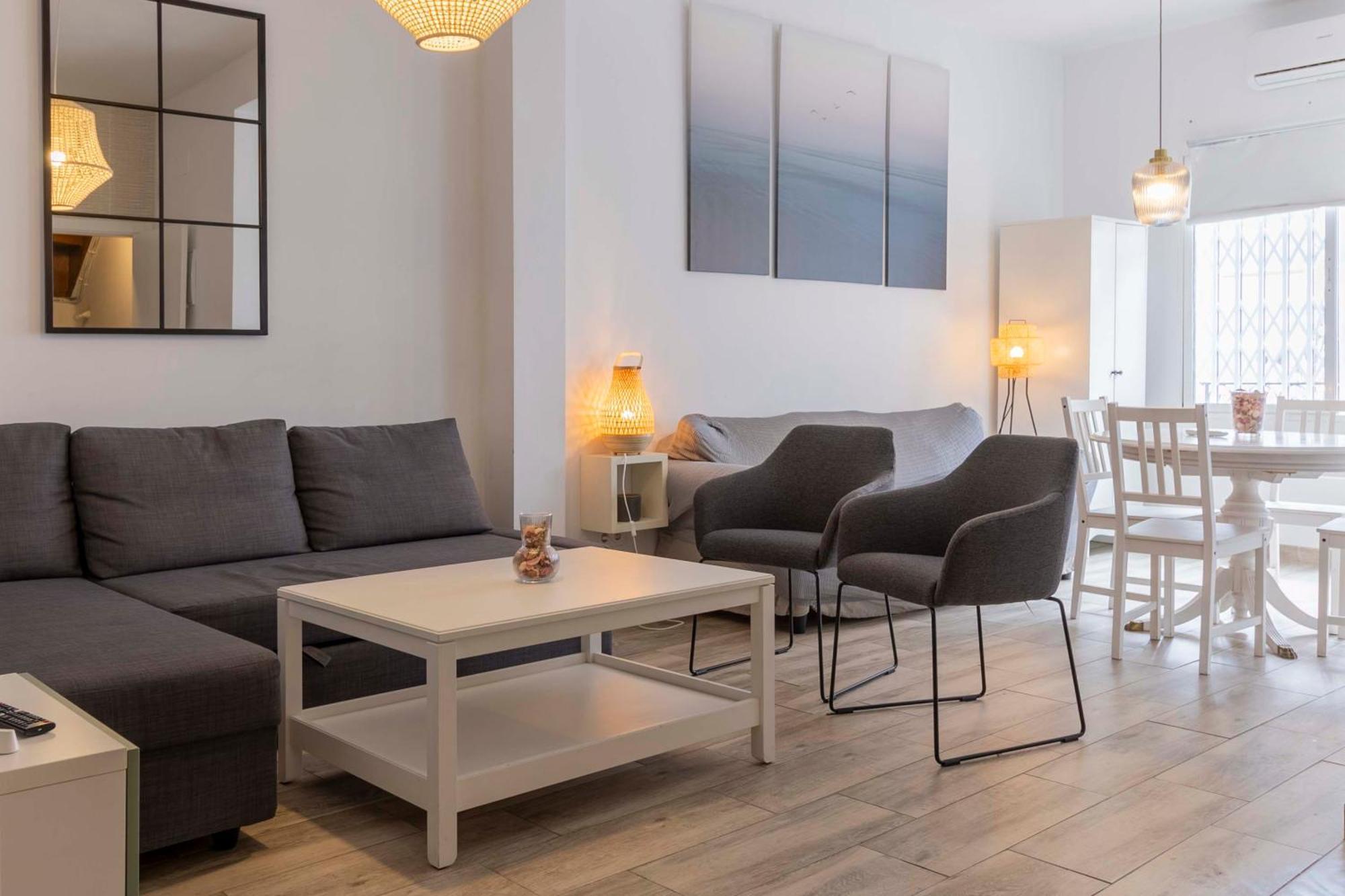 Apartamentos Los Remedios Севилья Экстерьер фото