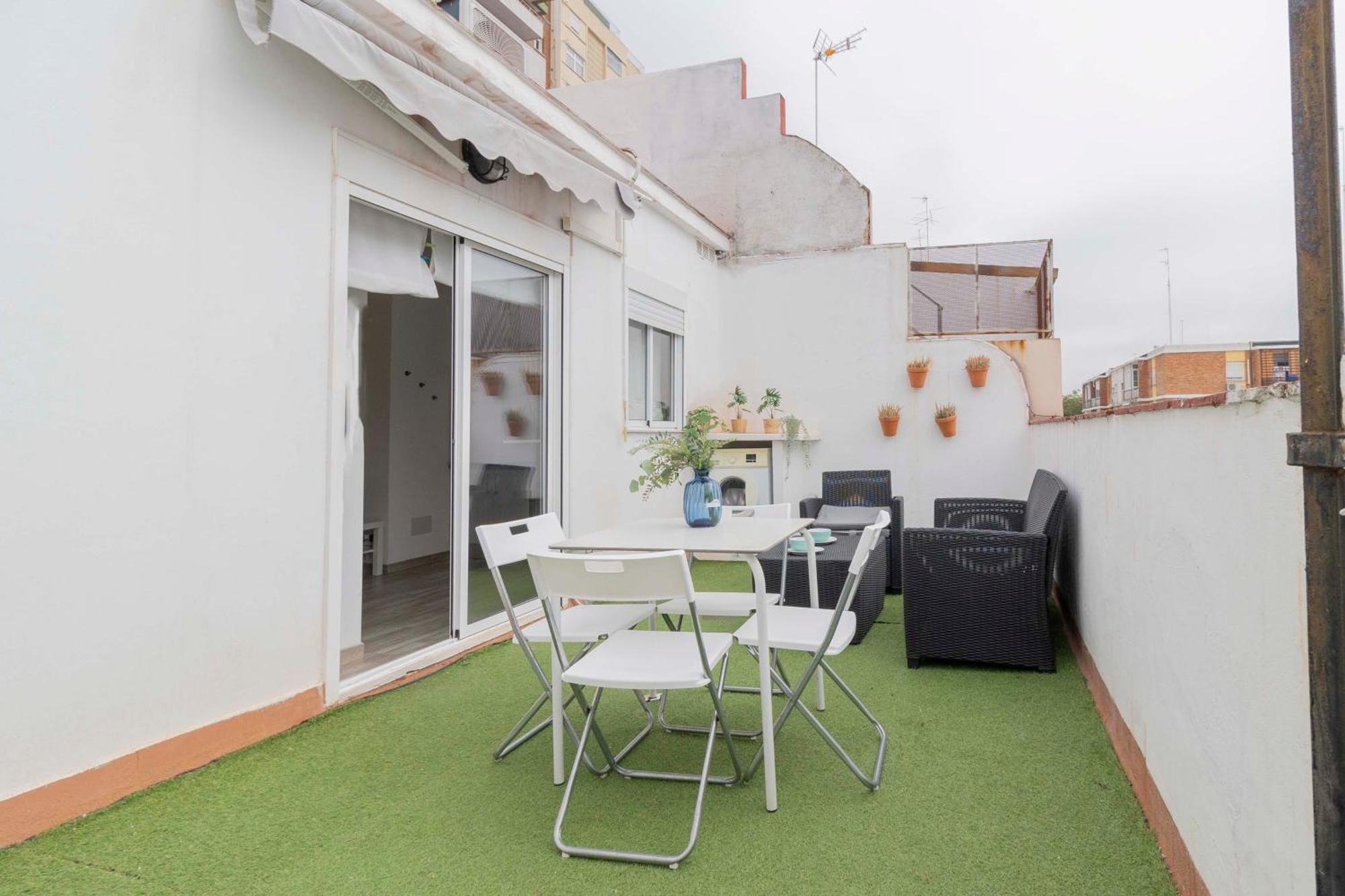 Apartamentos Los Remedios Севилья Экстерьер фото