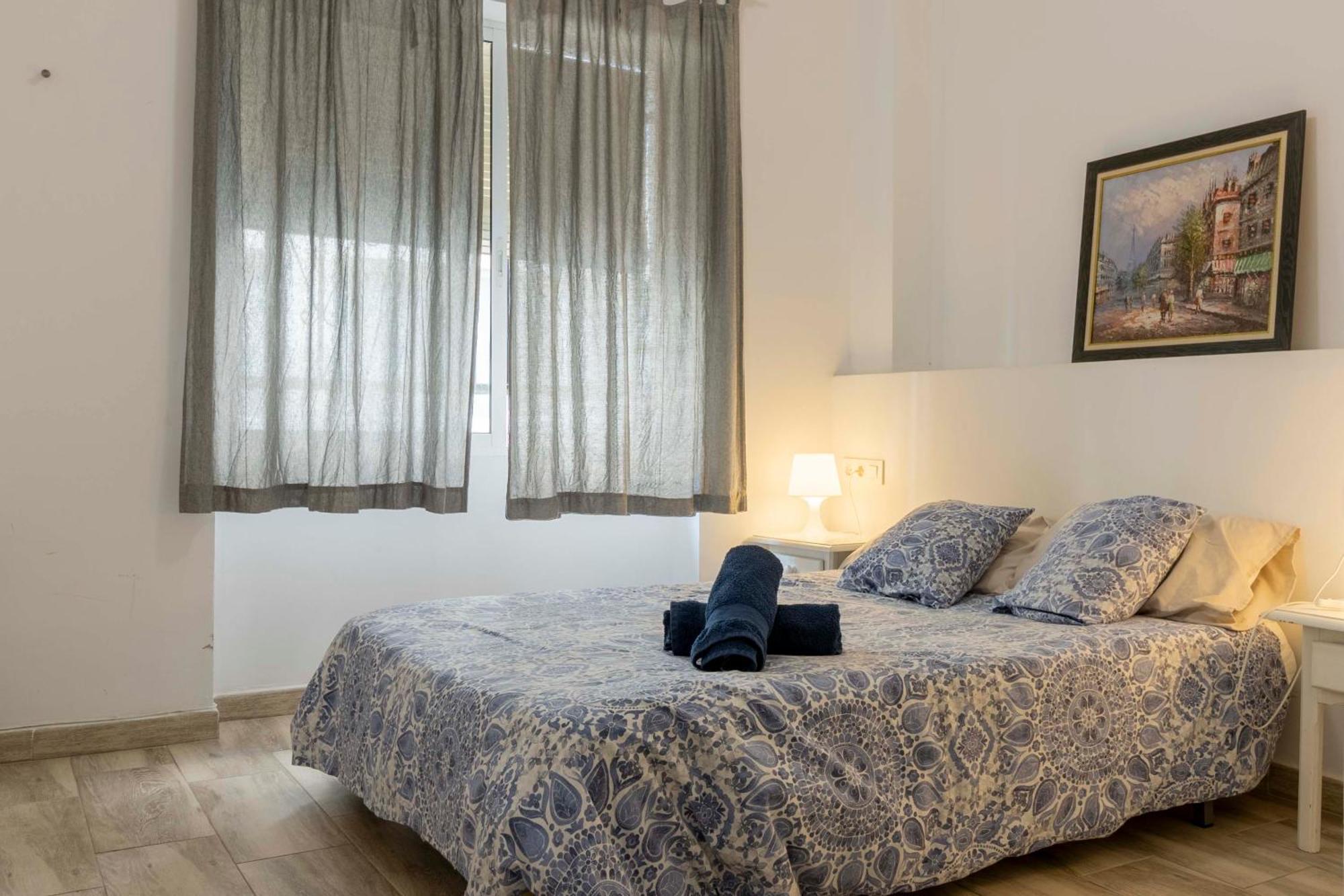 Apartamentos Los Remedios Севилья Экстерьер фото