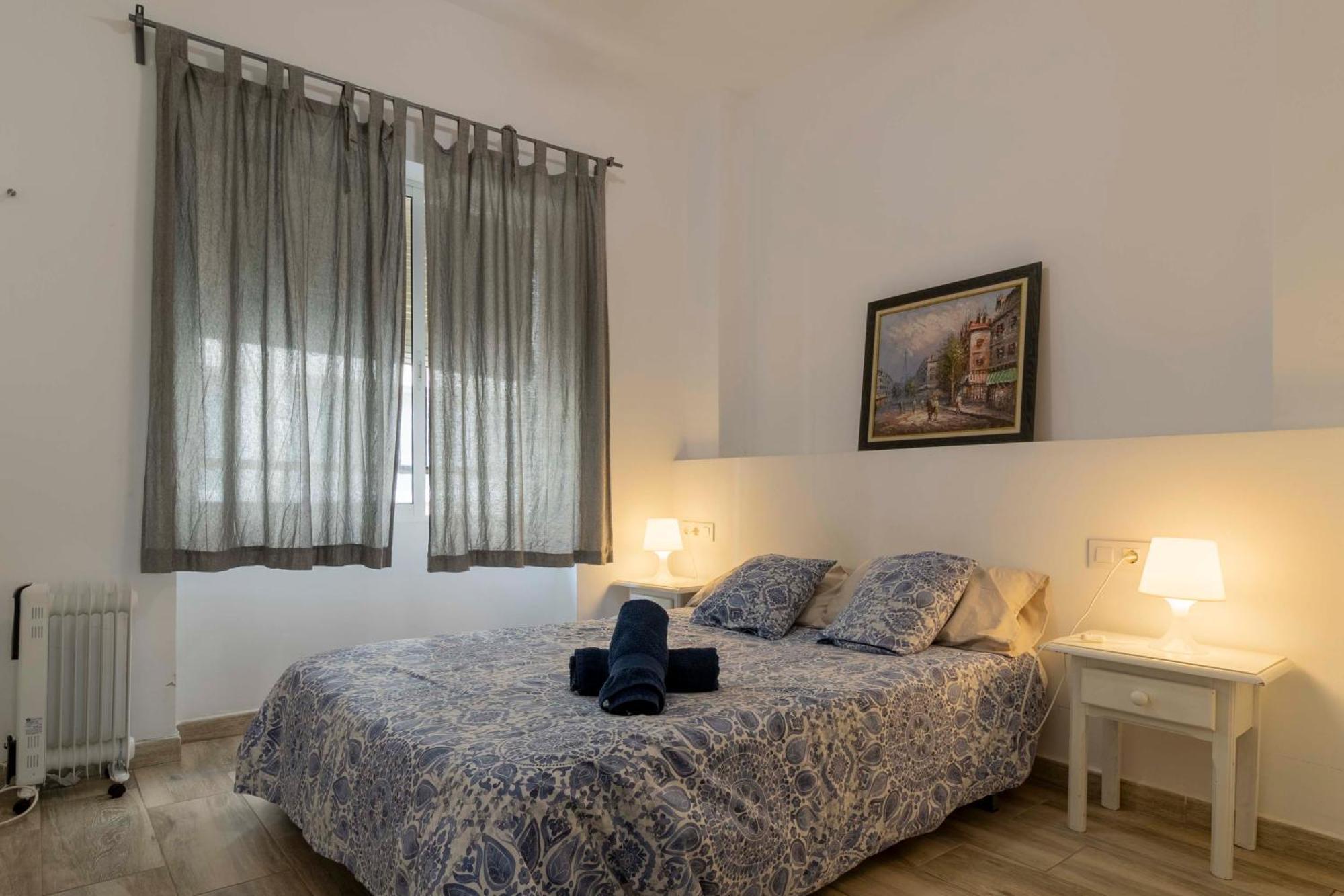 Apartamentos Los Remedios Севилья Экстерьер фото