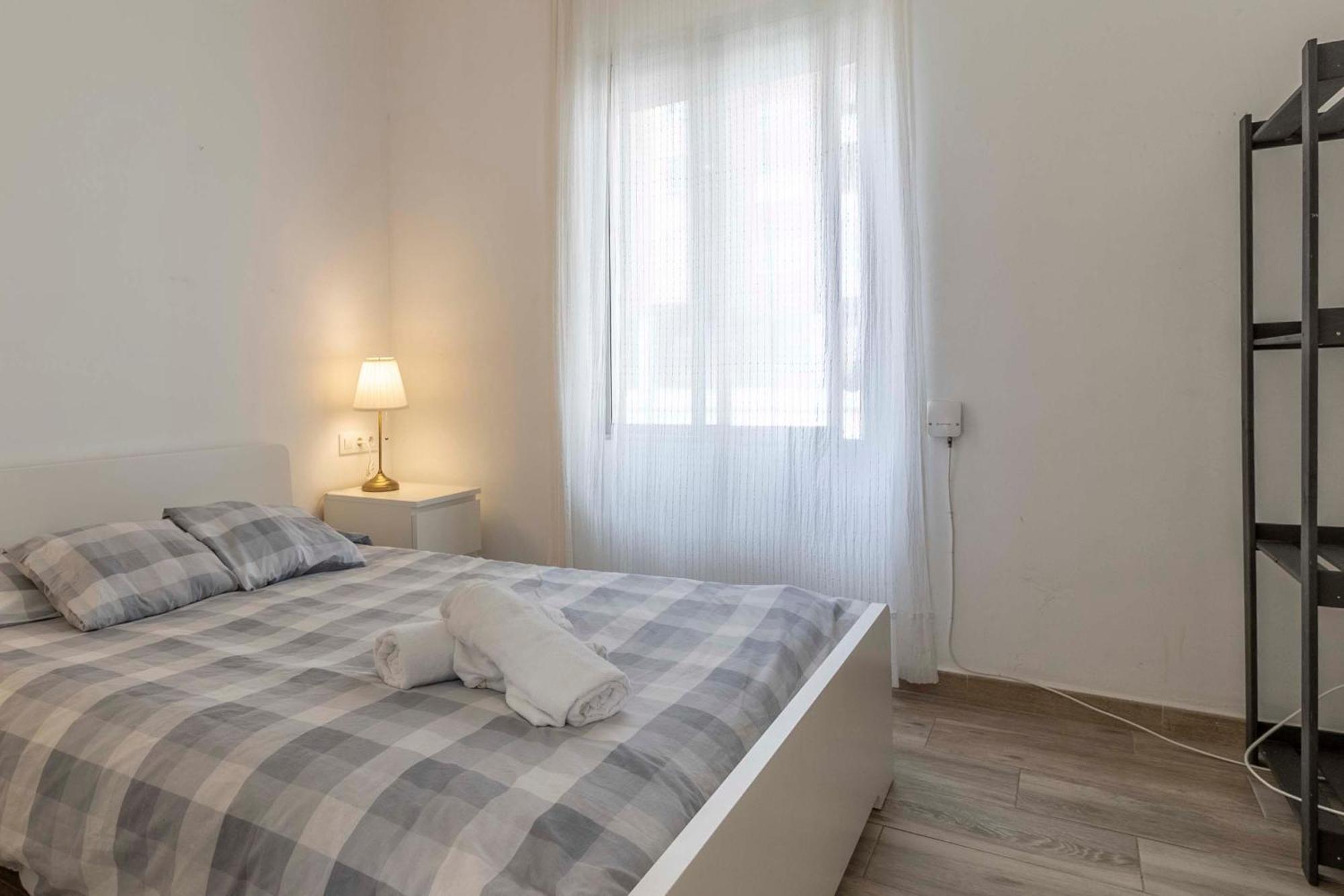 Apartamentos Los Remedios Севилья Экстерьер фото