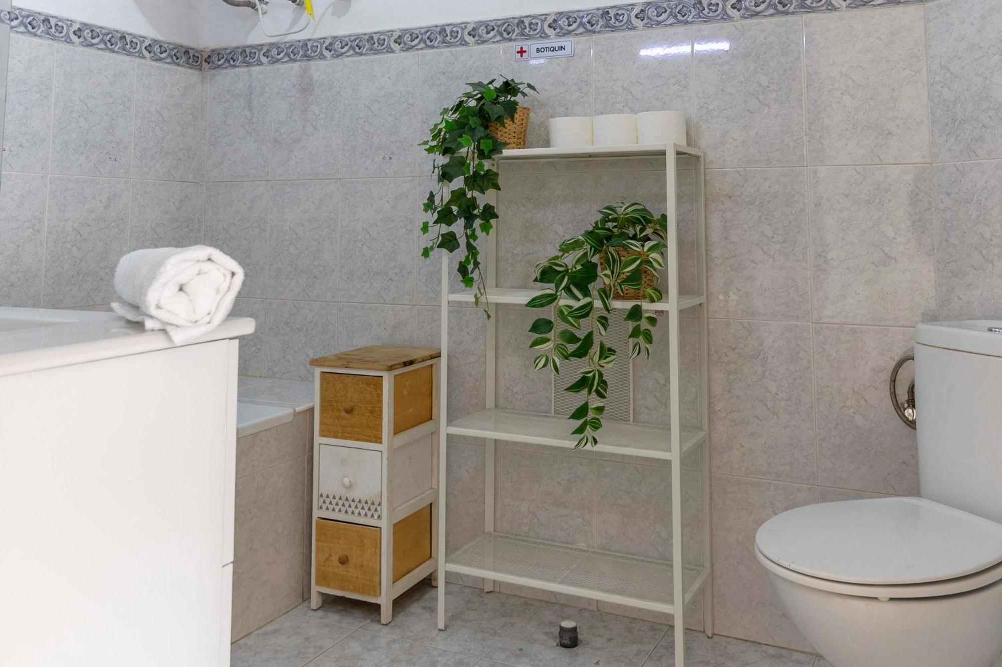 Apartamentos Los Remedios Севилья Экстерьер фото